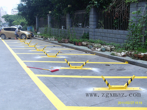 厦门前埔安德鲁森车位锁安装与及热熔标线