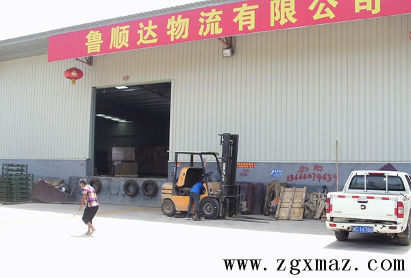 2014年8月15日厦门金龙物流园标线施工