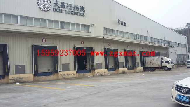 顺丰快递物流中转站